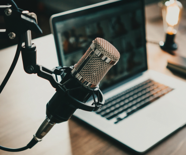 15 Most Popular Center-Leaning Podcasts [2024]